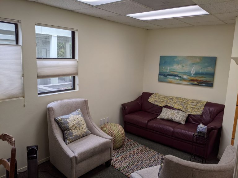 therapy room small 768x576