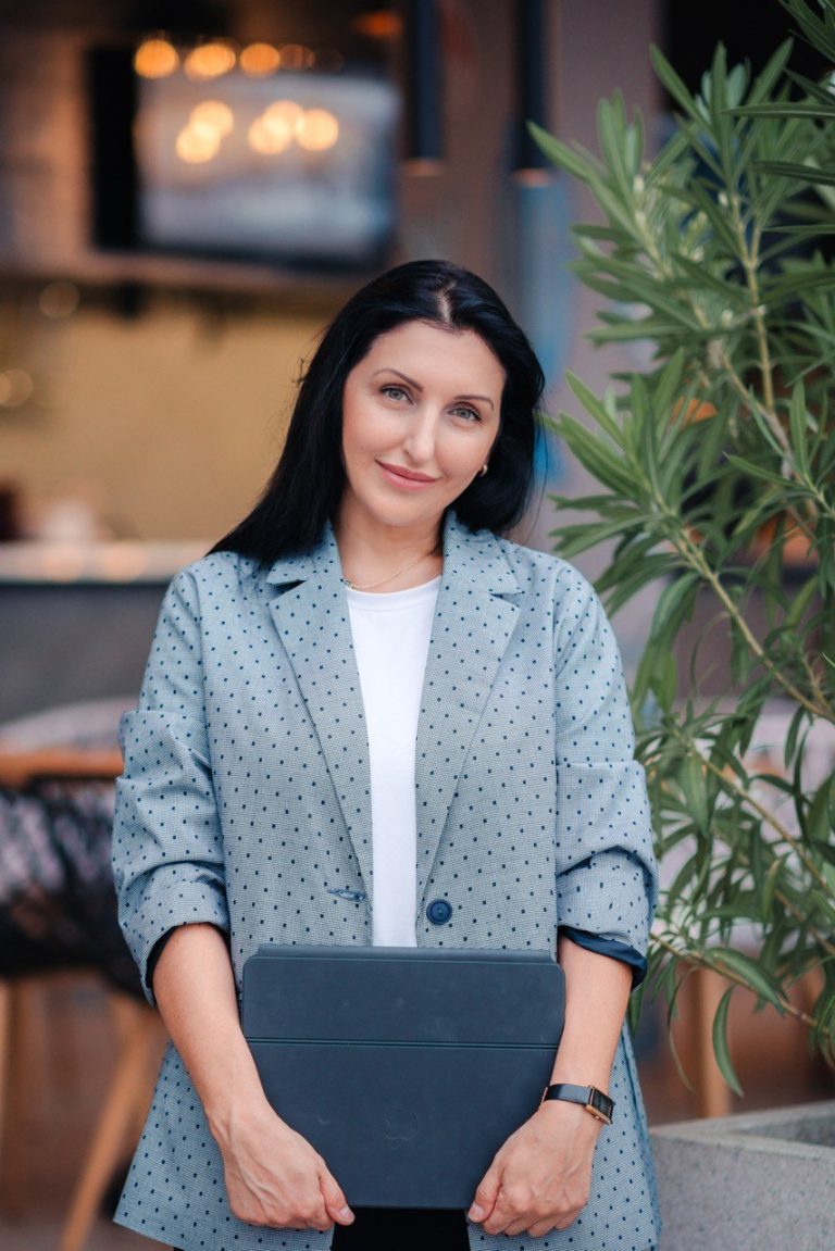 BD700138 59DE 4E48 8230 806AD8C05280 768x1151