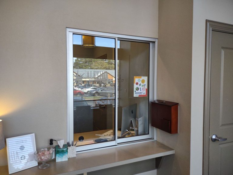 Office Front Desk 768x576